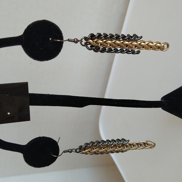 Pierced dangle chain earrings in brushed silver and gold - Picture 3 of 3